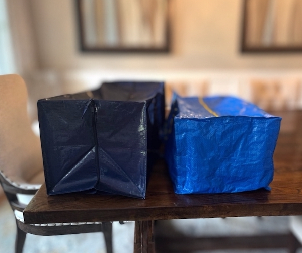 Side by side comparison of a VENO Moving Bag vs an IKEA Frakta Bag