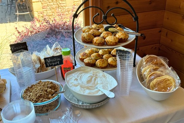 Food to serve at a graduation brunch party